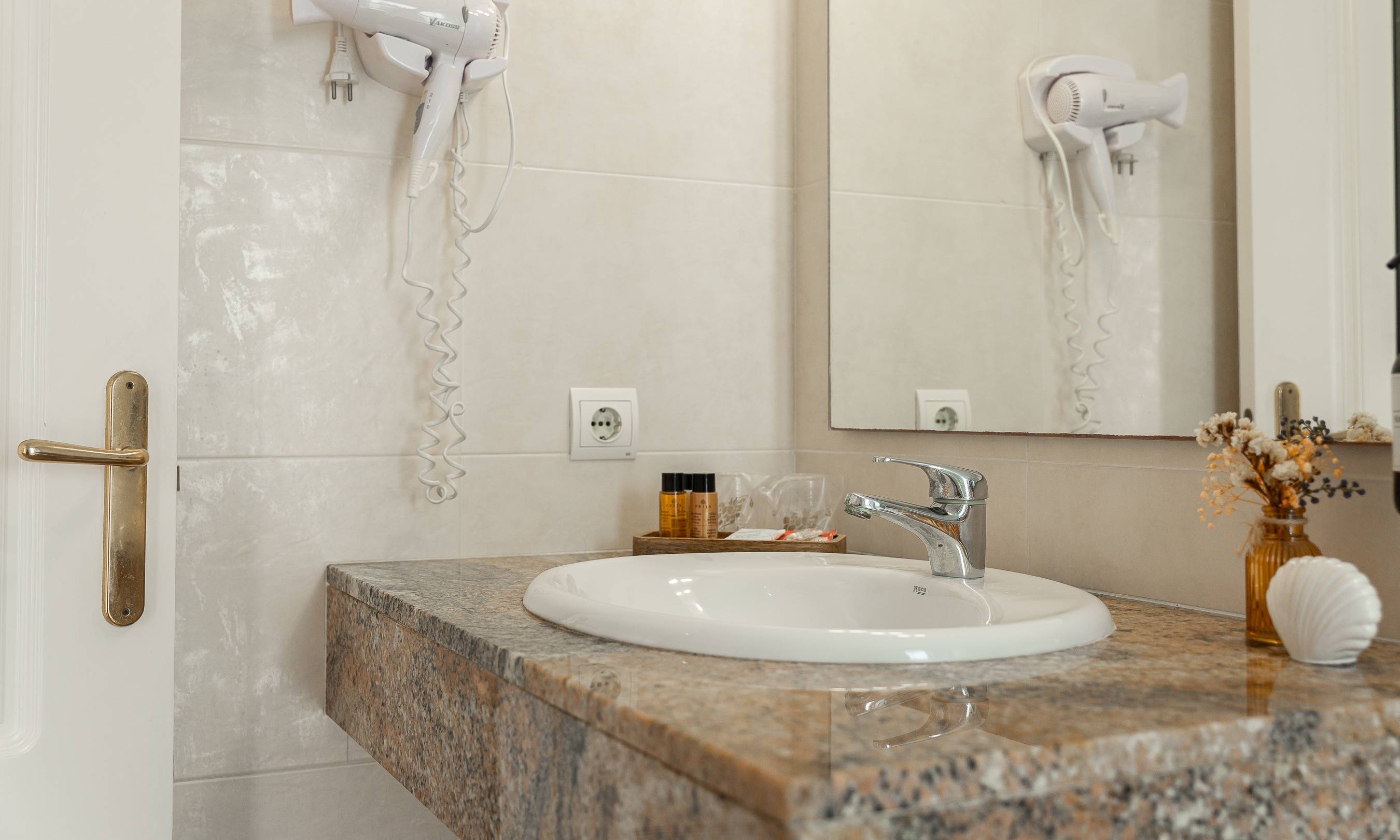Salle de bain complète avec douche Chambre Double
